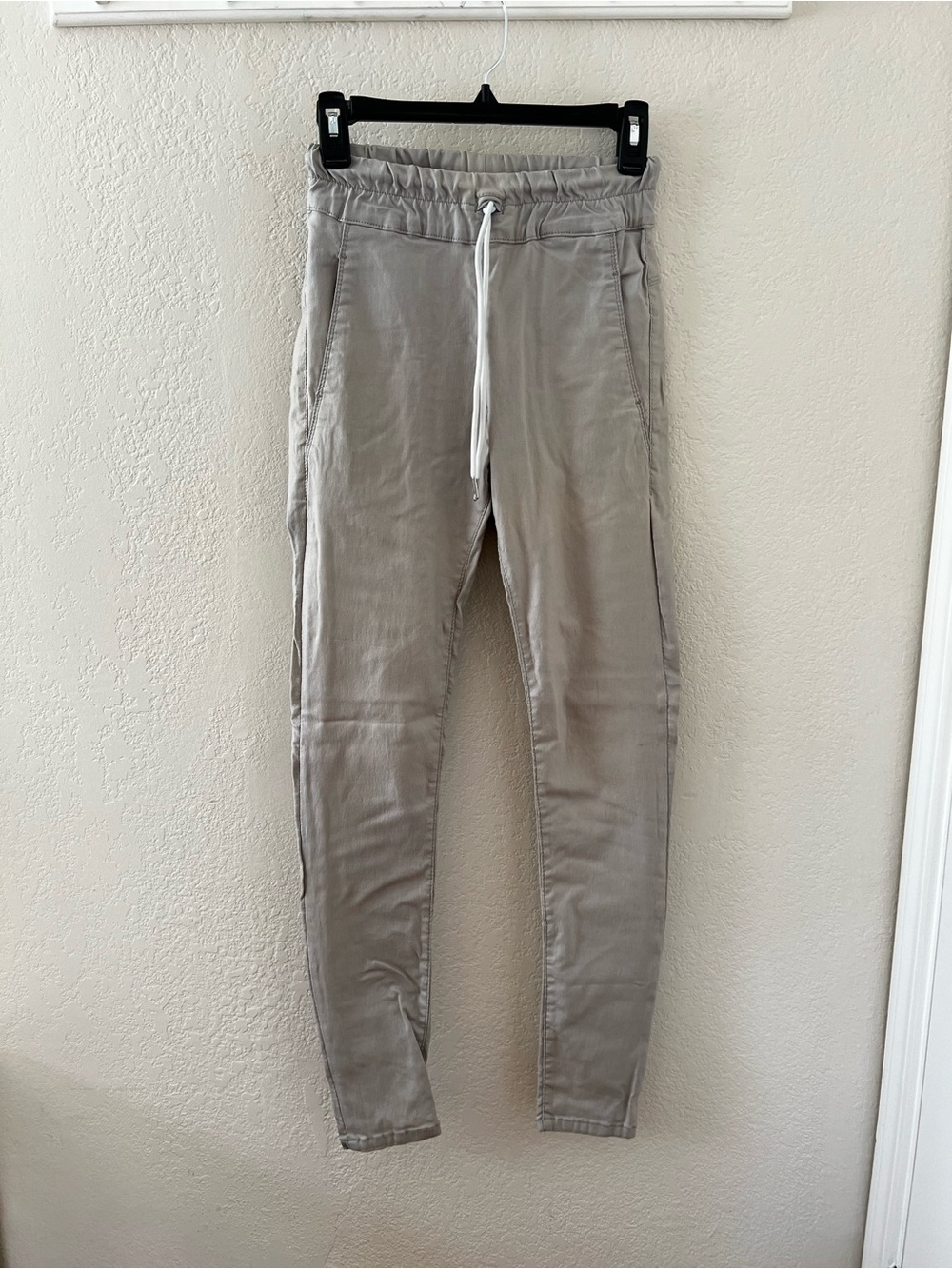 BEVY FLOG Slim Jogger Pants in Light Beige/Taupe - Size 24